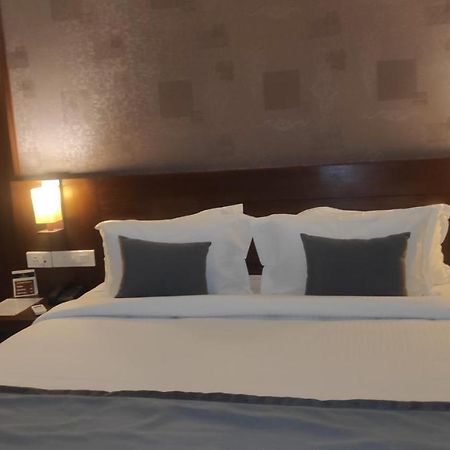 Emperor-Hotel Rachana Continental Pvt Ltd Kizhake Chalakudi Екстер'єр фото