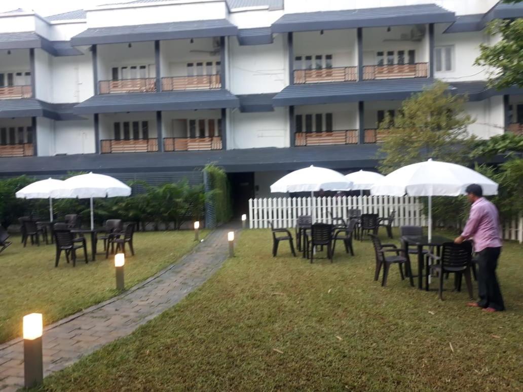 Emperor-Hotel Rachana Continental Pvt Ltd Kizhake Chalakudi Екстер'єр фото