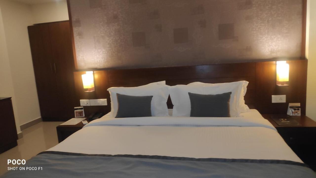 Emperor-Hotel Rachana Continental Pvt Ltd Kizhake Chalakudi Екстер'єр фото