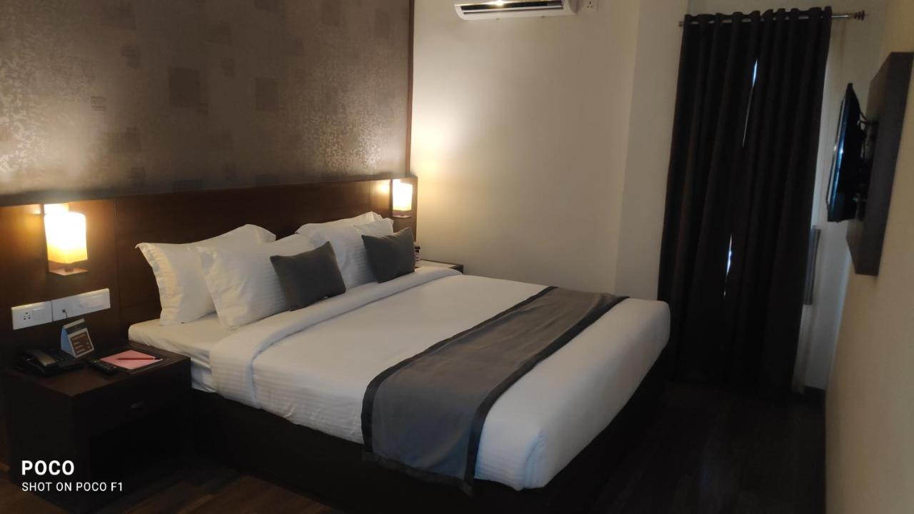 Emperor-Hotel Rachana Continental Pvt Ltd Kizhake Chalakudi Екстер'єр фото