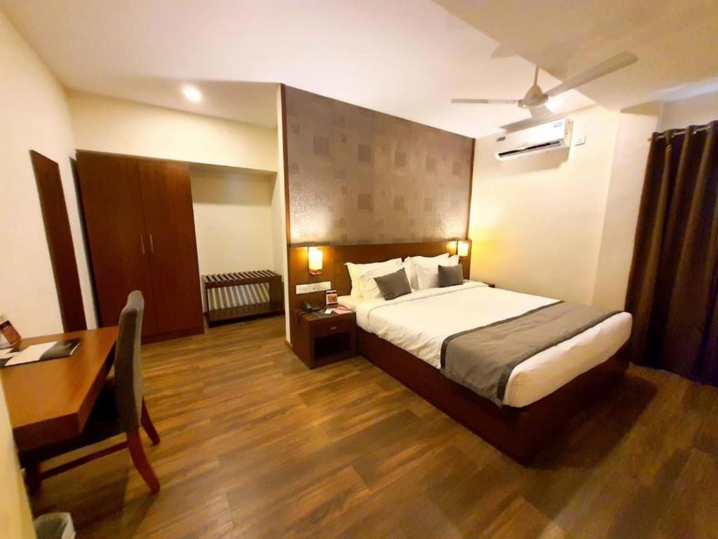 Emperor-Hotel Rachana Continental Pvt Ltd Kizhake Chalakudi Екстер'єр фото