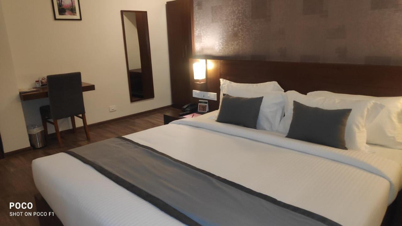 Emperor-Hotel Rachana Continental Pvt Ltd Kizhake Chalakudi Екстер'єр фото