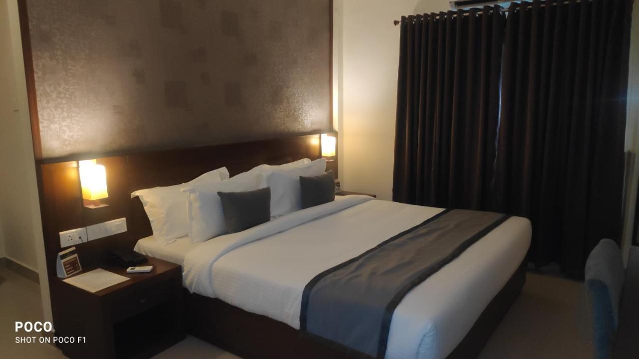Emperor-Hotel Rachana Continental Pvt Ltd Kizhake Chalakudi Екстер'єр фото